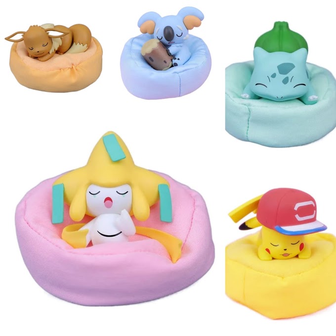 Figuras Pokémon Durmiendo junto almohadas de color